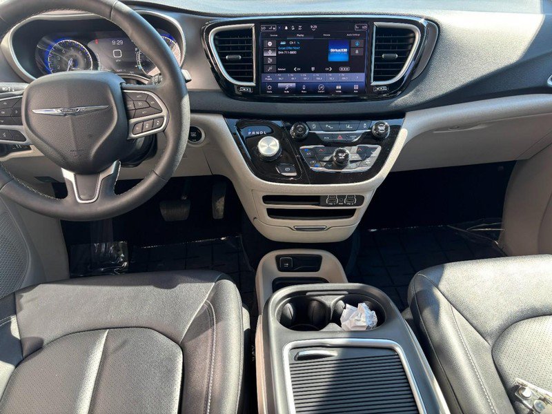 Used 2024 Chrysler Pacifica Touring-L FWD image 14
