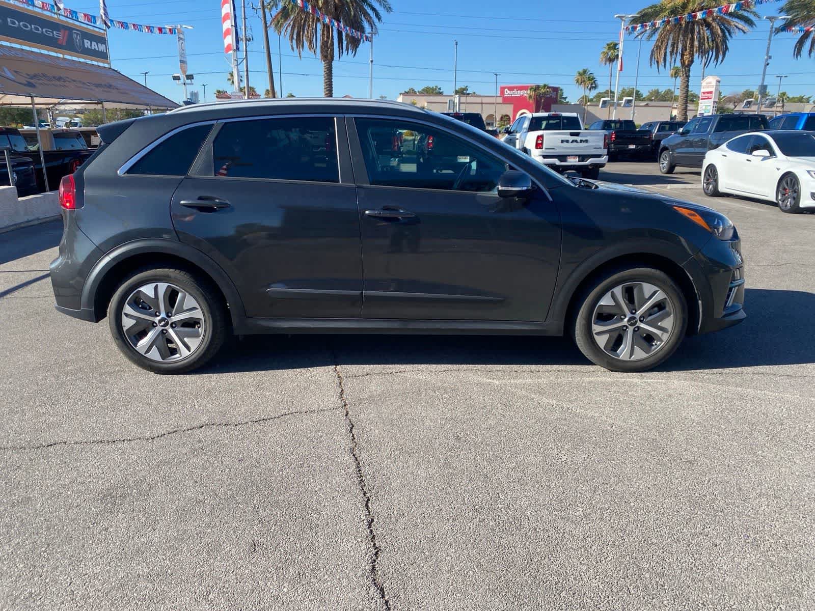 Used 2022 Kia Niro EX FWD image 5