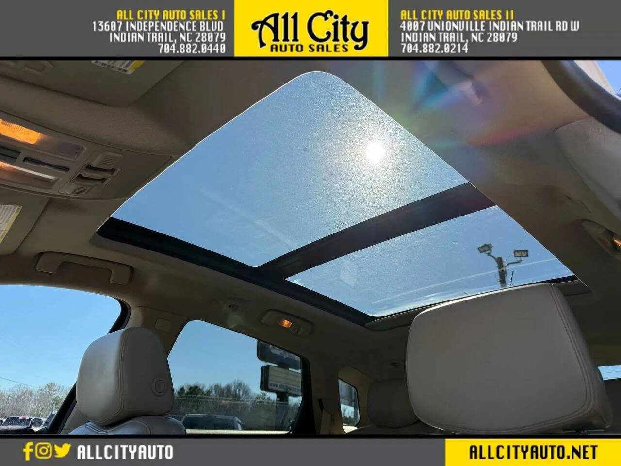 Used 2010 Cadillac SRX Premium image 28