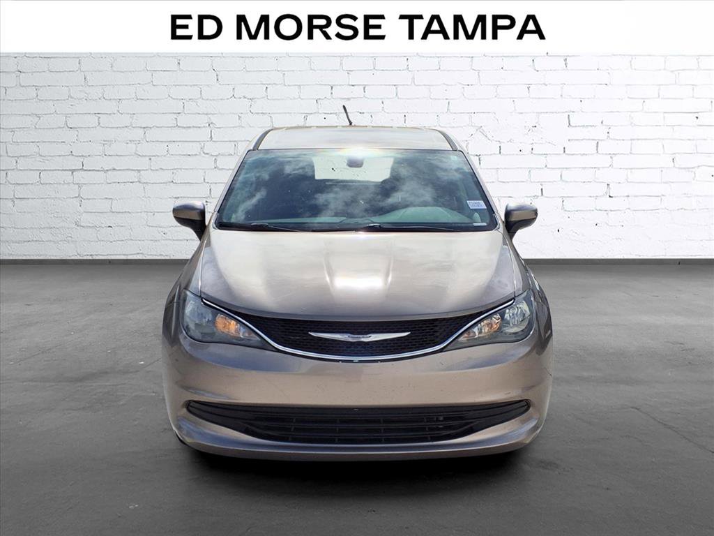 Used 2017 Chrysler Pacifica Touring image 6