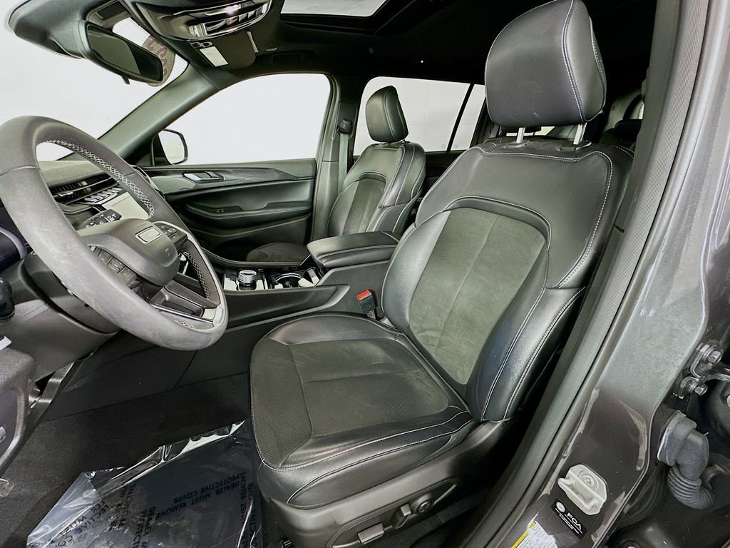 Certified 2023 Jeep Grand Cherokee L Laredo image 32