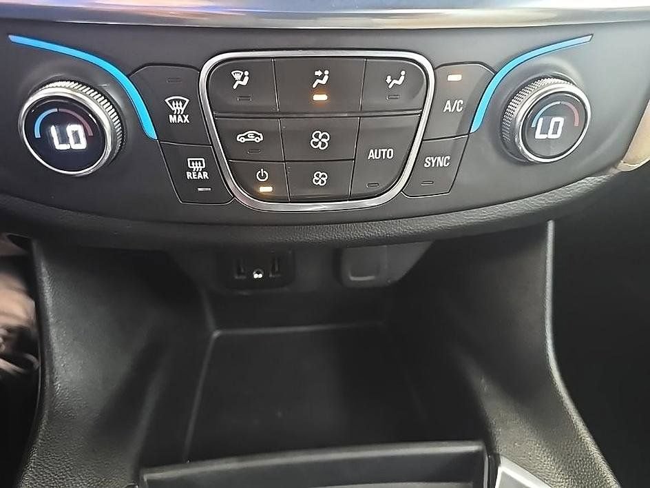 Used 2023 Chevrolet Traverse LS AWD/4WD image 24