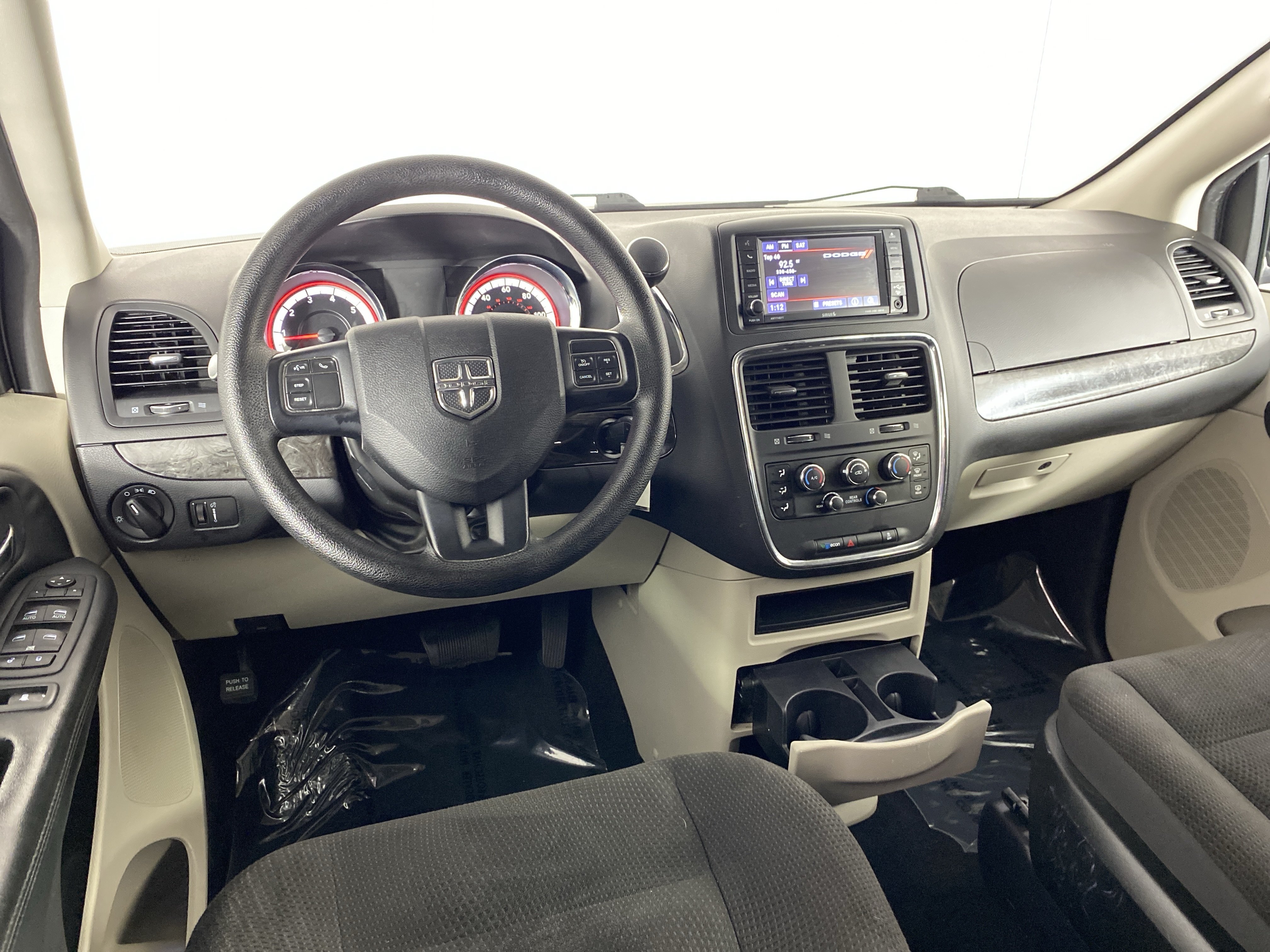 Used 2018 Dodge Grand Caravan SE w/ UConnect Hands-Free Group FWD image 16