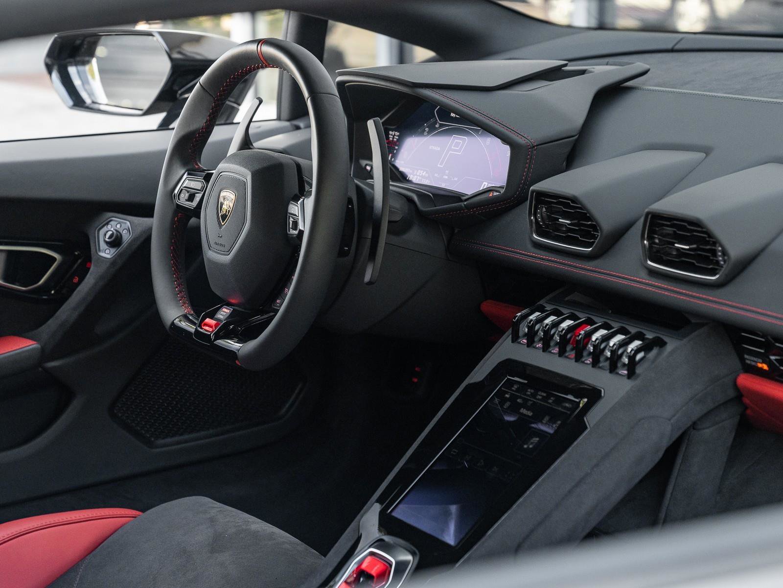 Used 2024 Lamborghini Huracan Tecnica image 24