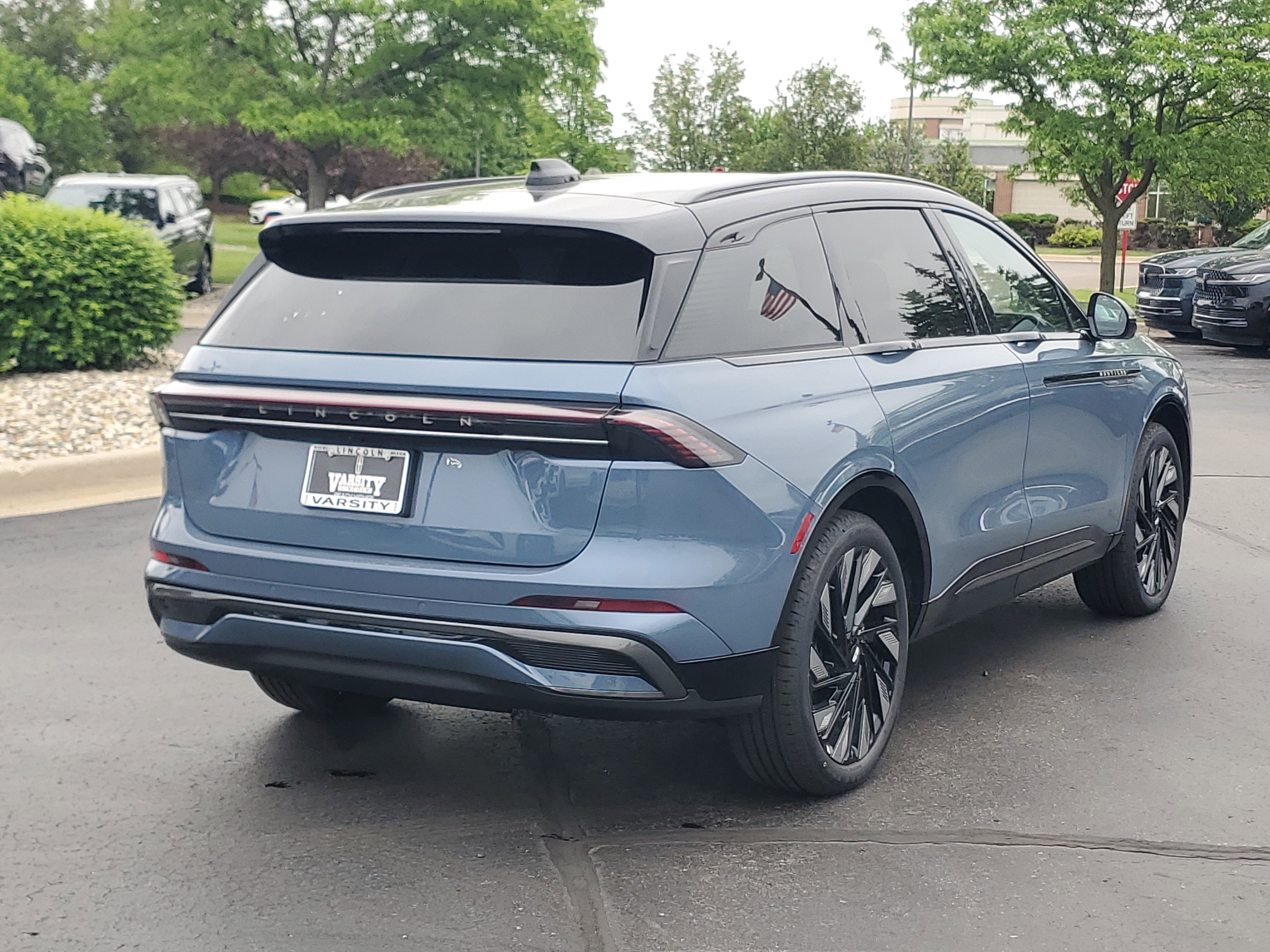 New 2026 Lincoln Nautilus Reserve w/ Jet Appearance Package AWD/4WD image 4