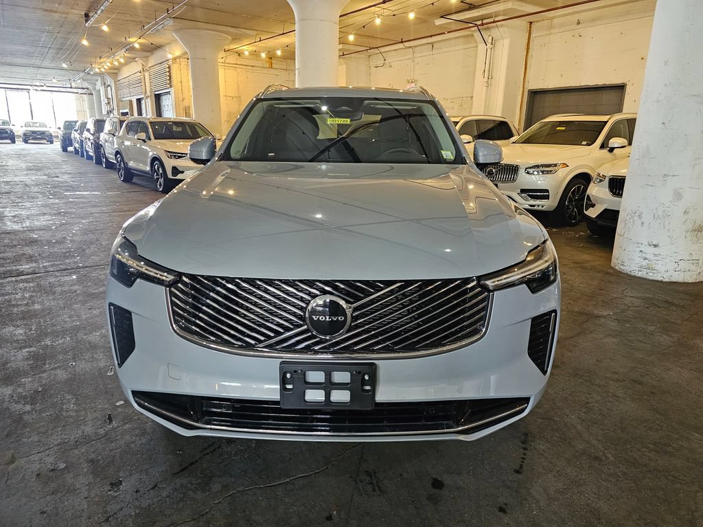 Certified 2025 Volvo XC90 B5 Core AWD/4WD image 6