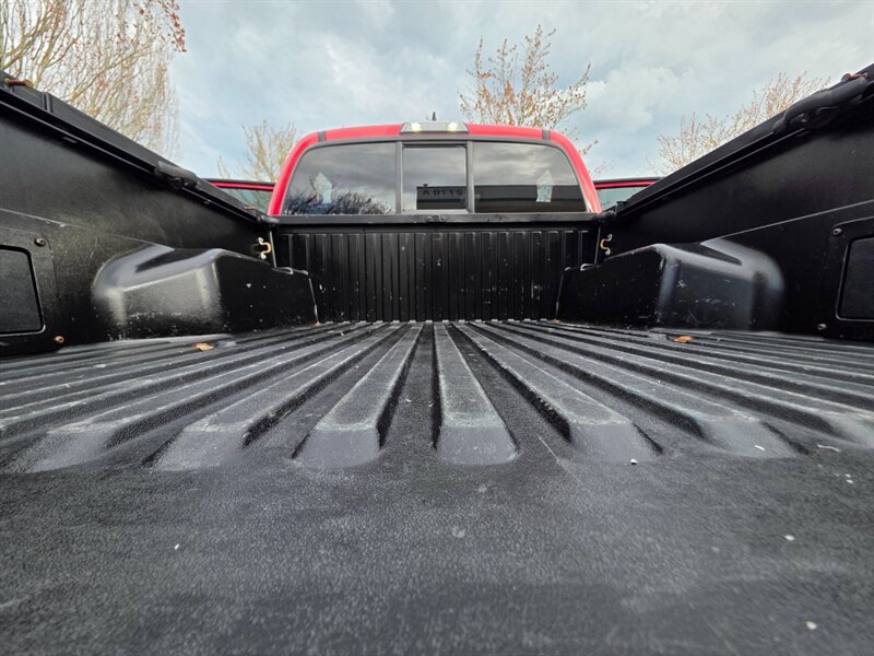 Used 2016 Toyota Tacoma TRD Off-Road w/ Premium & Technology Package AWD/4WD image 32