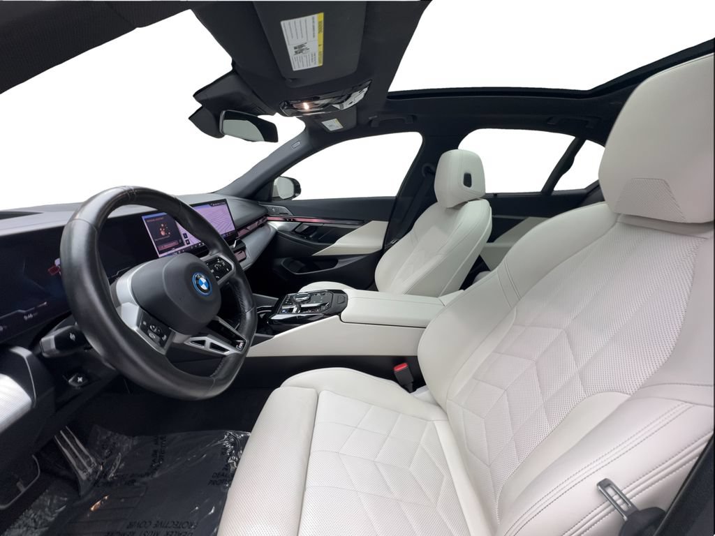Used 2024 BMW i5 eDrive40i w/ Executive Package RWD image 21