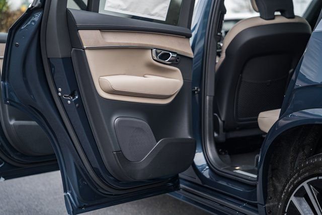 New 2026 Volvo XC90 B6 Plus w/ Protection Package Premier image 37