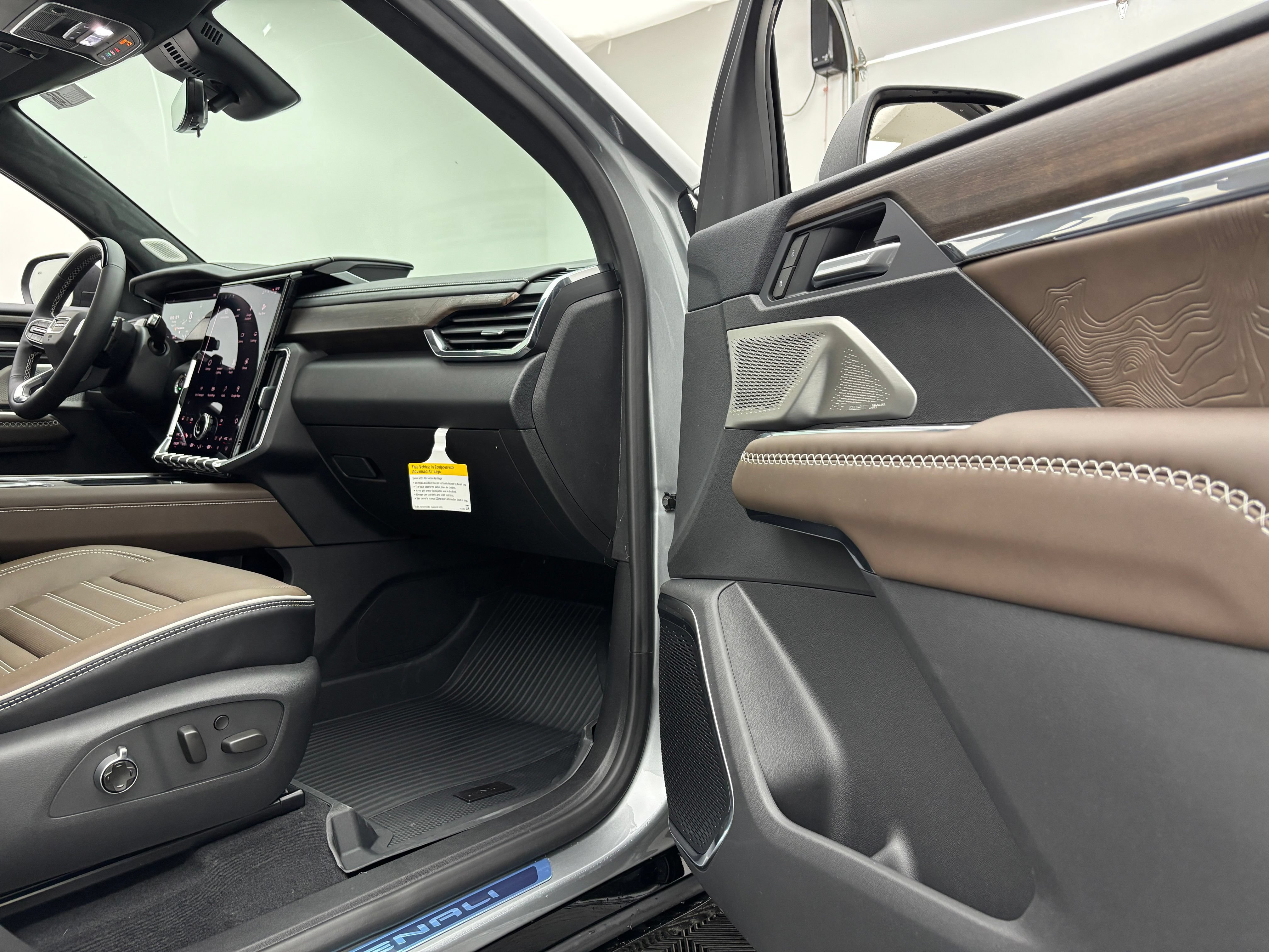 New 2027 GMC Acadia Denali Ultimate w/ LPO, Floor Liner Package AWD/4WD image 39