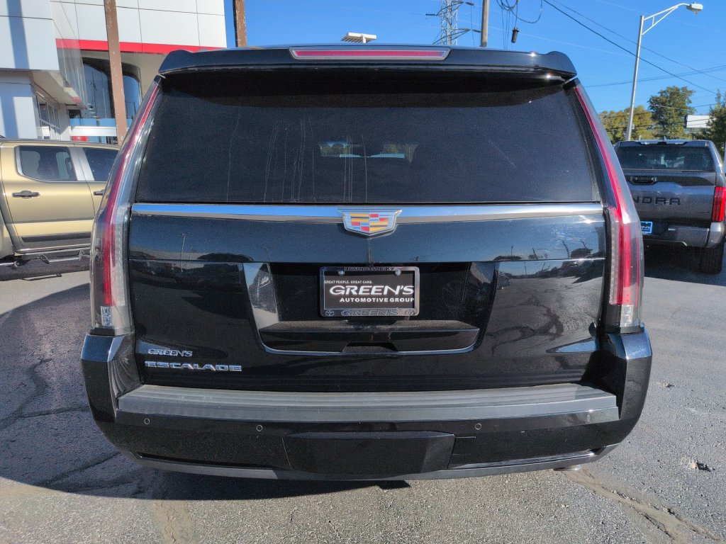 Used 2016 Cadillac Escalade Premium AWD/4WD image 5