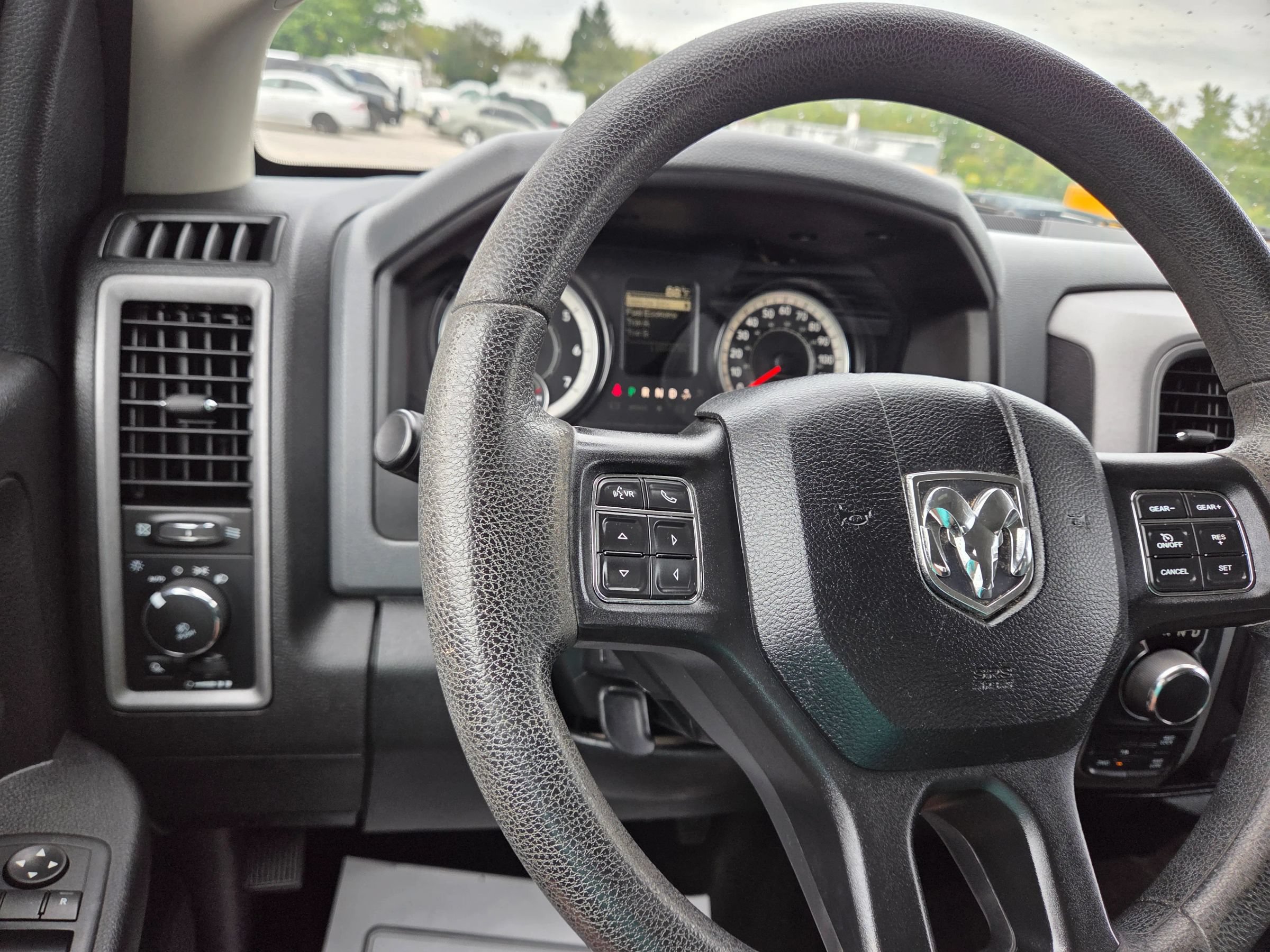Used 2017 RAM 1500 Express AWD/4WD image 8