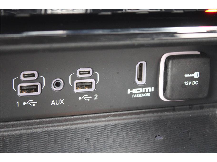 Used 2022 Jeep Grand Cherokee Overland w/ Luxury Tech Group IV AWD/4WD image 28