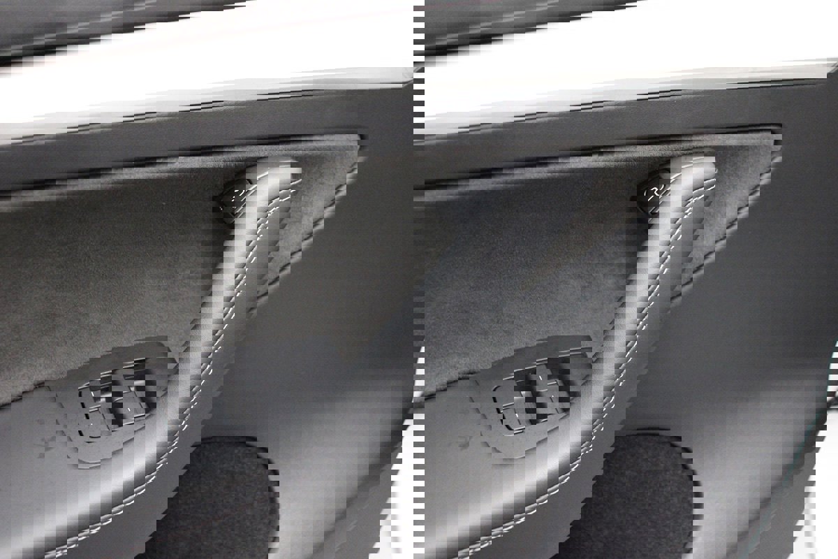 Used 2022 Tesla Model Y Long Range image 26