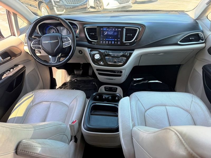 Used 2017 Chrysler Pacifica Touring-L FWD image 19