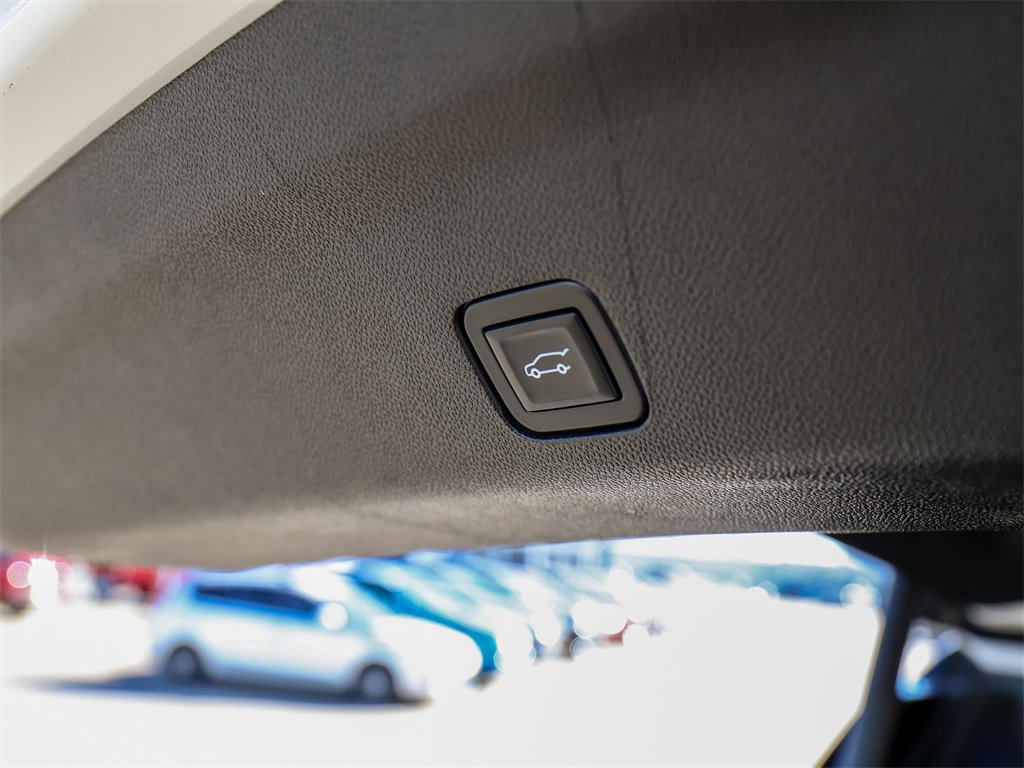 Used 2021 GMC Yukon XL SLT w/ SLT Premium Package image 13