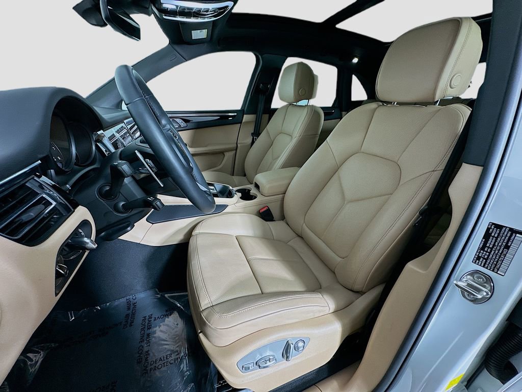 Used 2025 Porsche Macan image 5