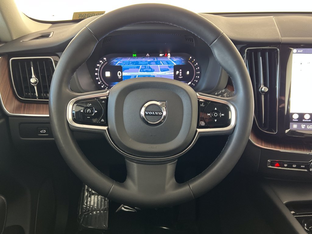 Used 2023 Volvo XC60 B5 Plus AWD/4WD image 17