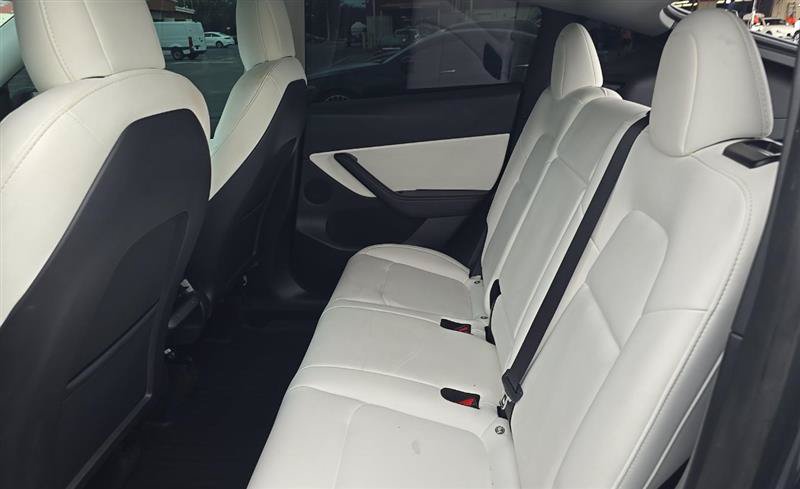 Used 2022 Tesla Model Y Performance AWD/4WD image 8