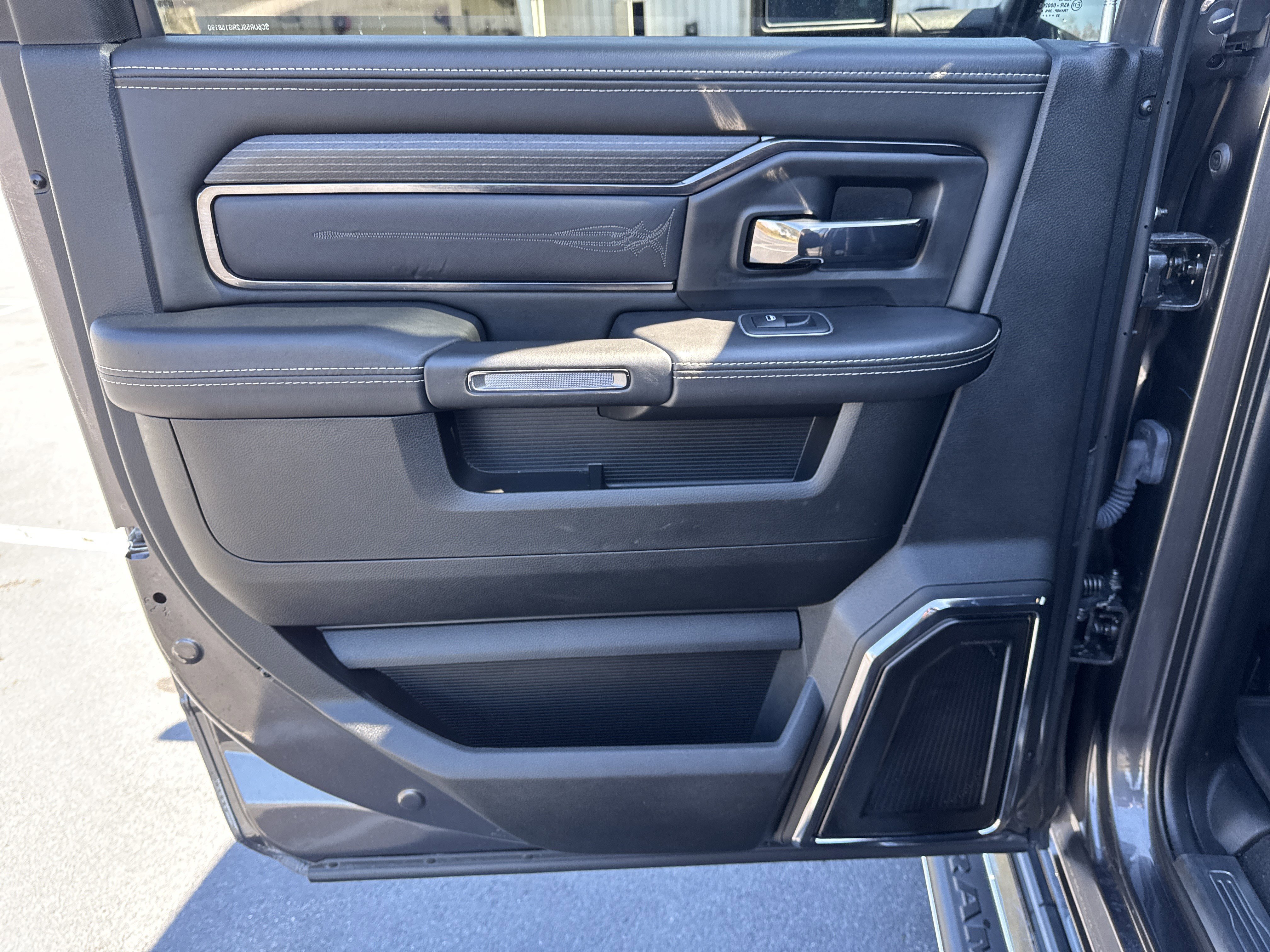 Used 2024 RAM 2500 Limited image 26