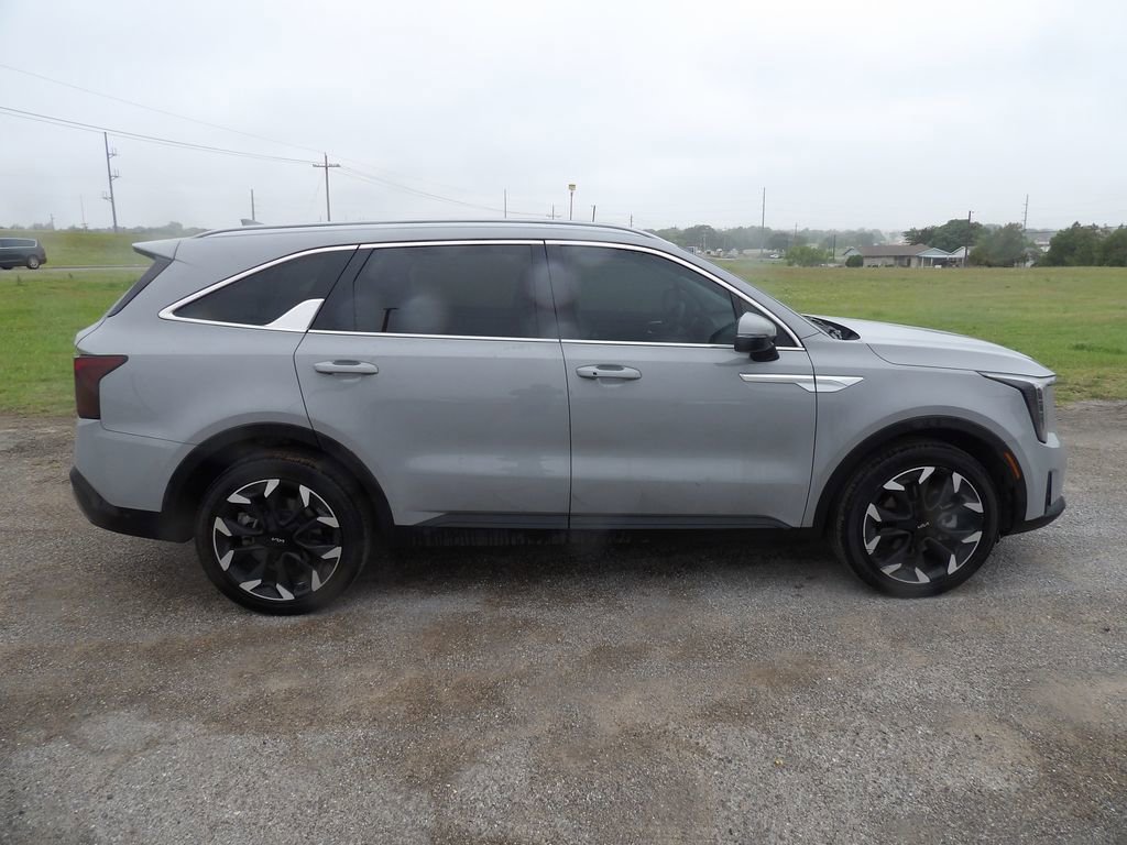 Used 2025 Kia Sorento EX FWD image 5