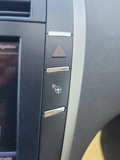 Used 2013 Lincoln MKZ Reserve image 26