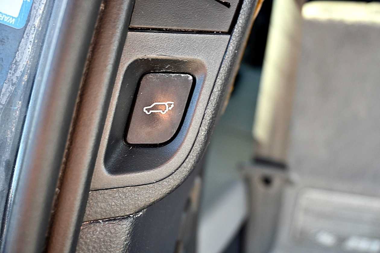 Used 2013 Toyota Sequoia Platinum AWD/4WD image 12