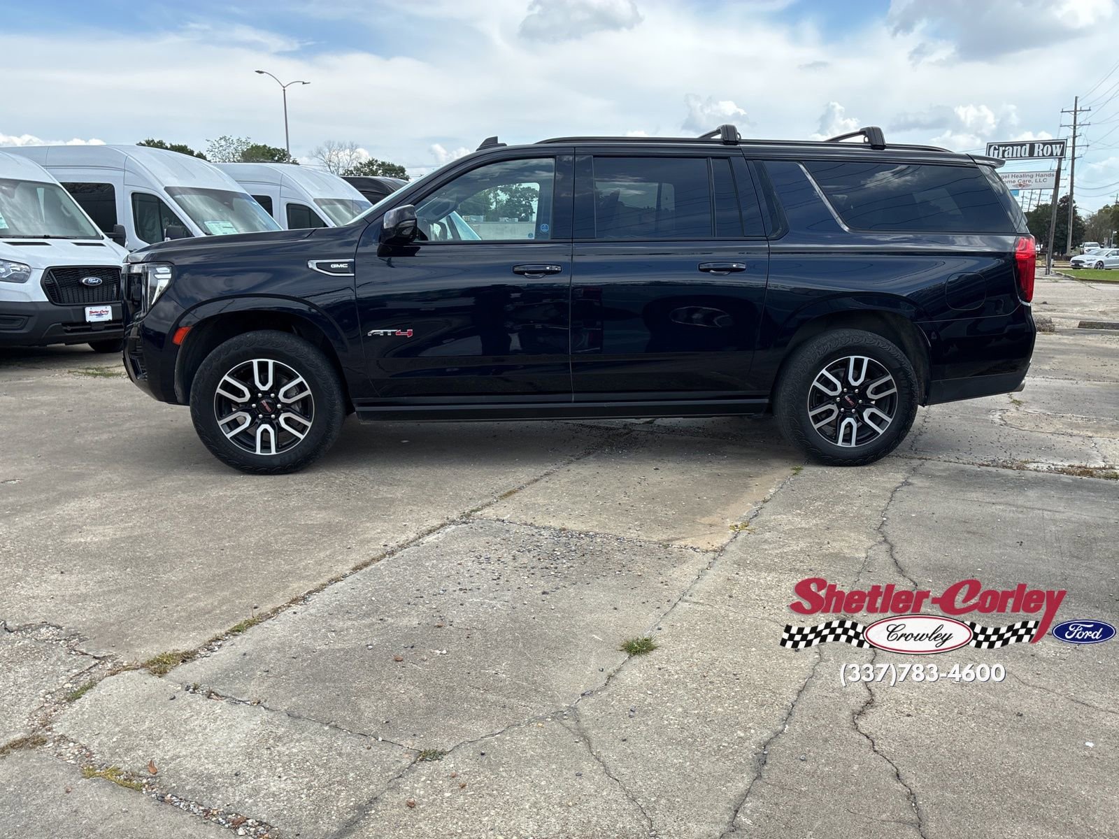 Used 2023 GMC Yukon XL AT4 w/ AT4 Premium Plus Package image 9