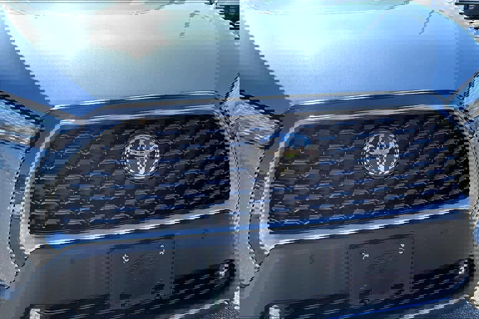 Used 2025 Toyota Corolla Cross XLE w/ Convenience Package image 30