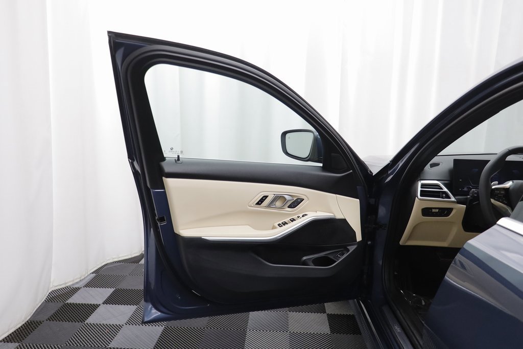 Certified 2025 BMW 330i xDrive Sedan w/ Convenience Package image 4