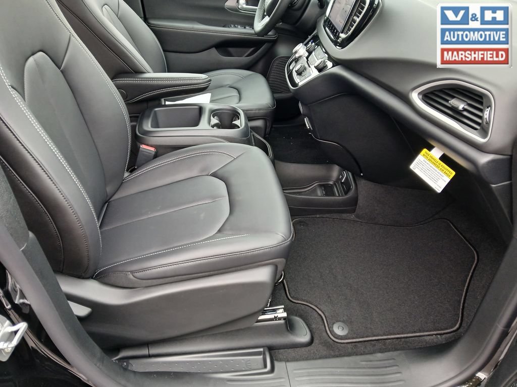 New 2026 Chrysler Voyager LX FWD image 35