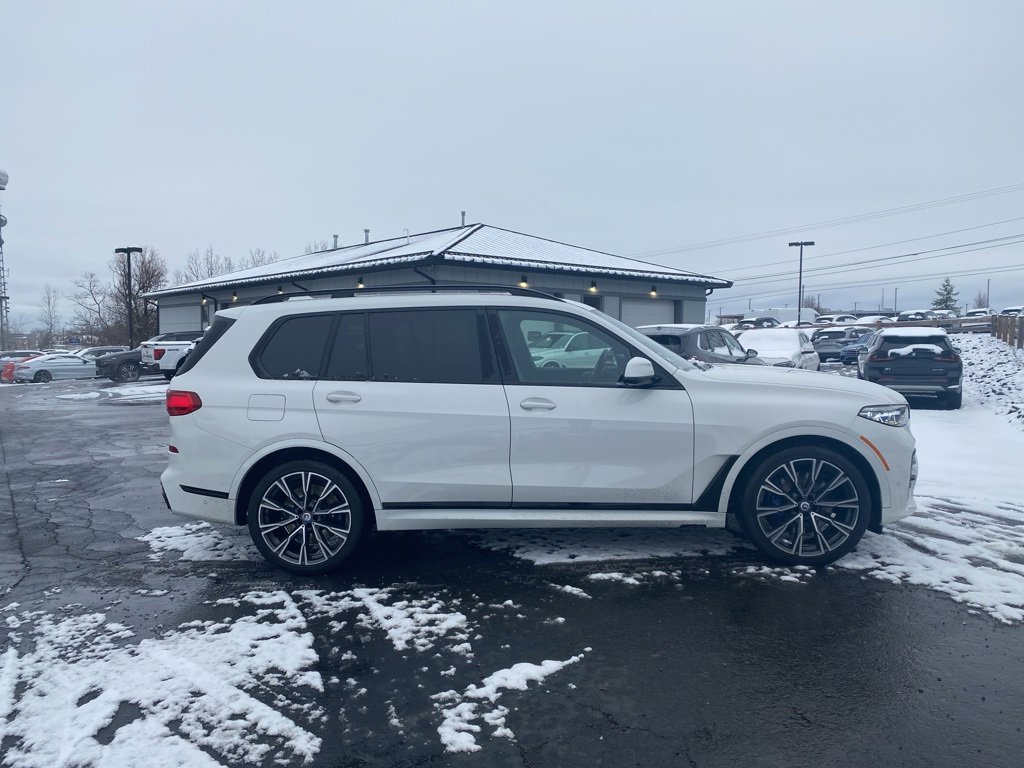 Used 2022 BMW X7 M50i w/ Dynamic Handling Package image 5