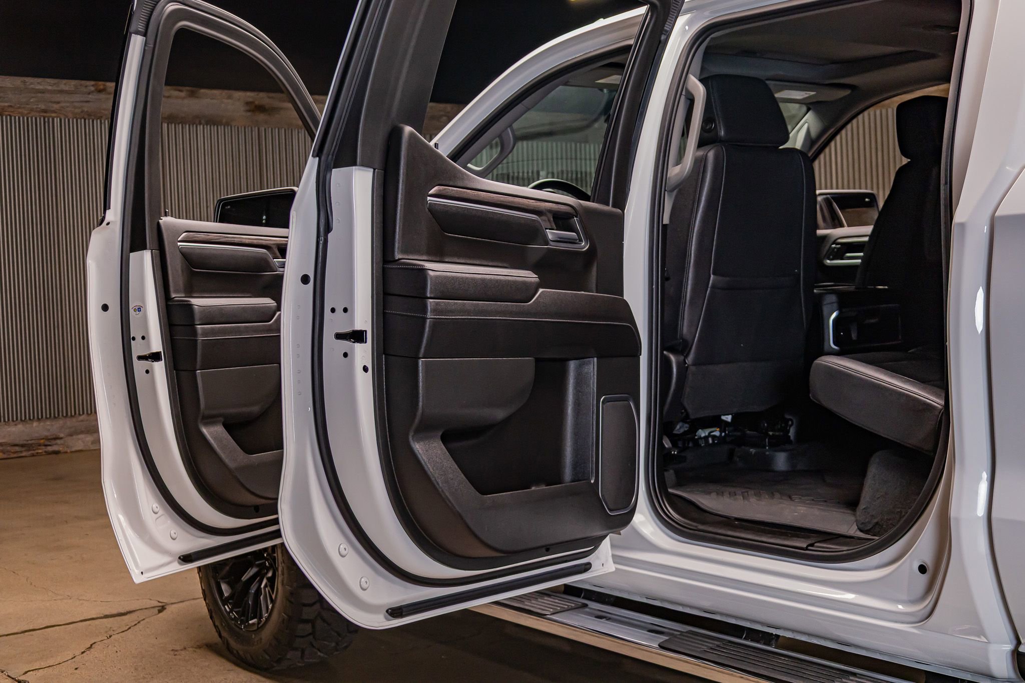 Used 2023 Chevrolet Silverado 1500 LTZ image 32