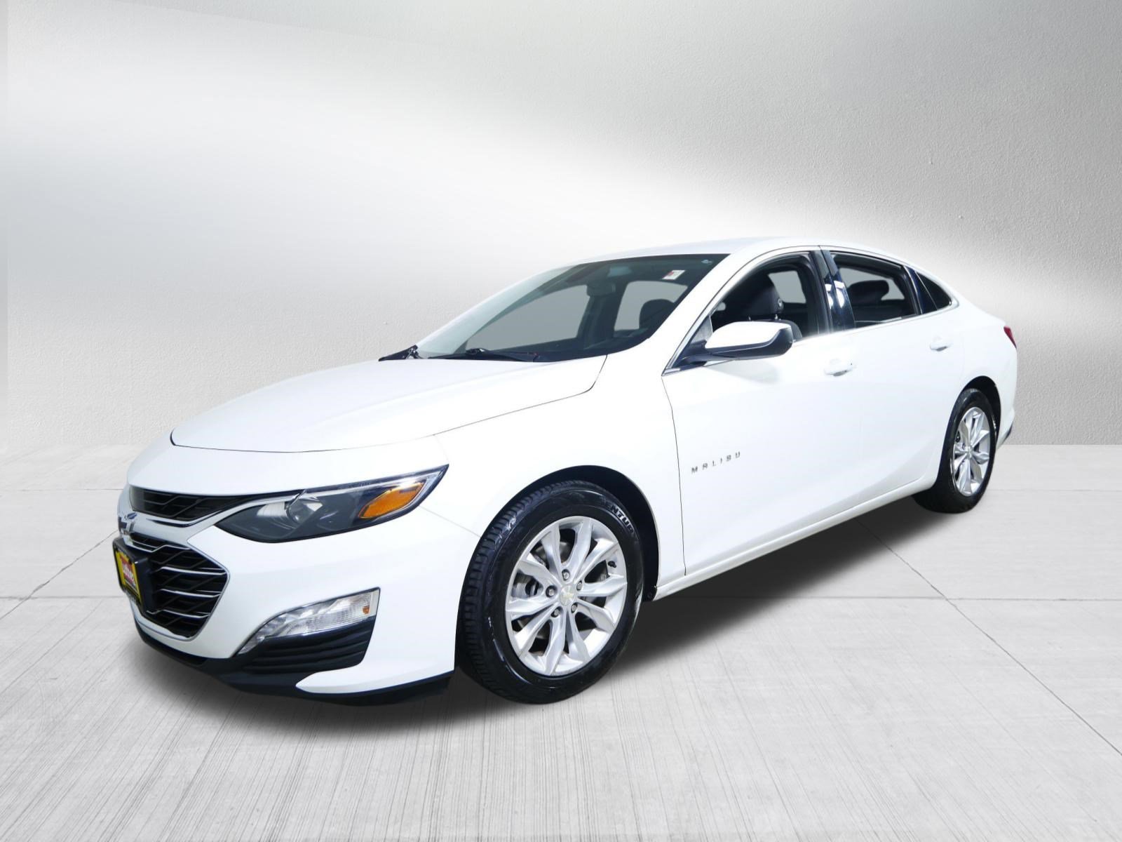 Used 2019 Chevrolet Malibu LT w/ Driver Confidence Package image 3