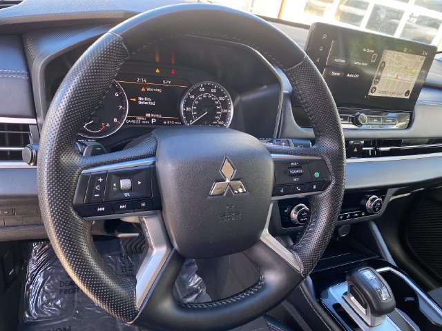 Used 2025 Mitsubishi Outlander SE AWD/4WD image 13