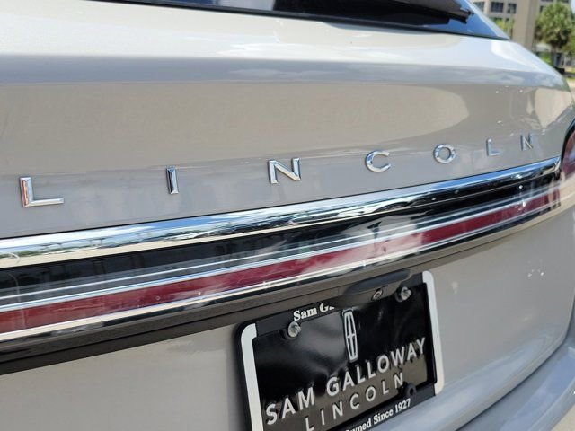 Certified 2022 Lincoln Nautilus FWD w/ Premium Package image 10