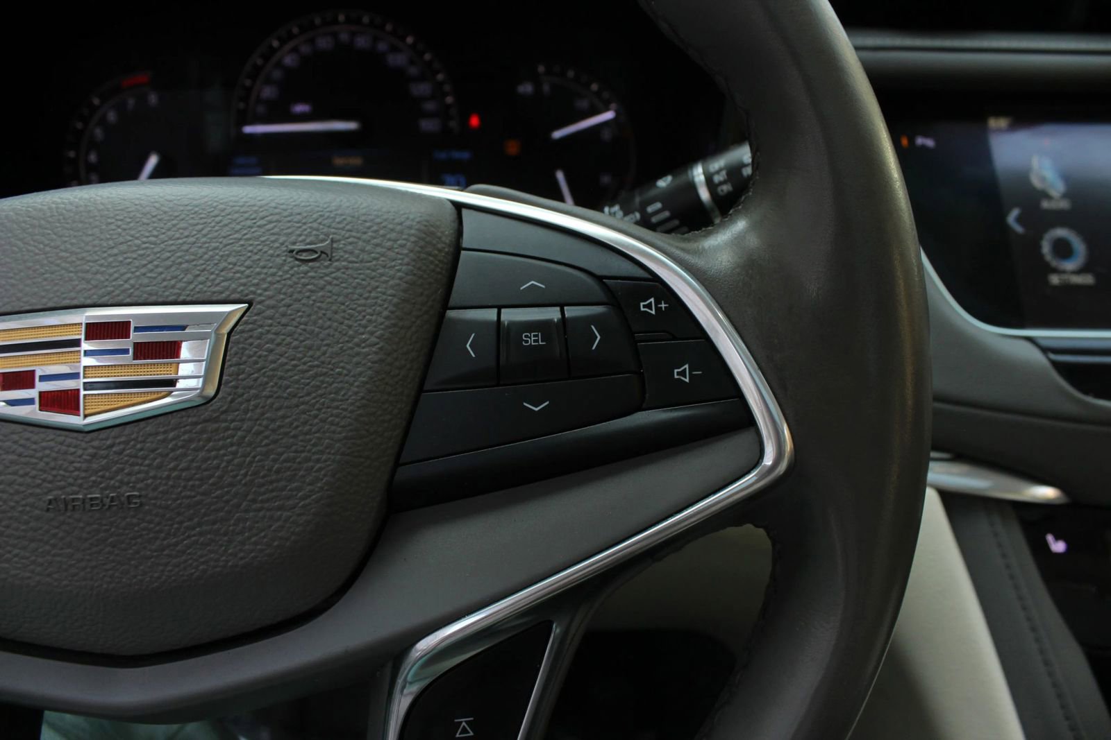 Used 2017 Cadillac XT5 Luxury w/ Driver Awareness Package AWD/4WD image 29