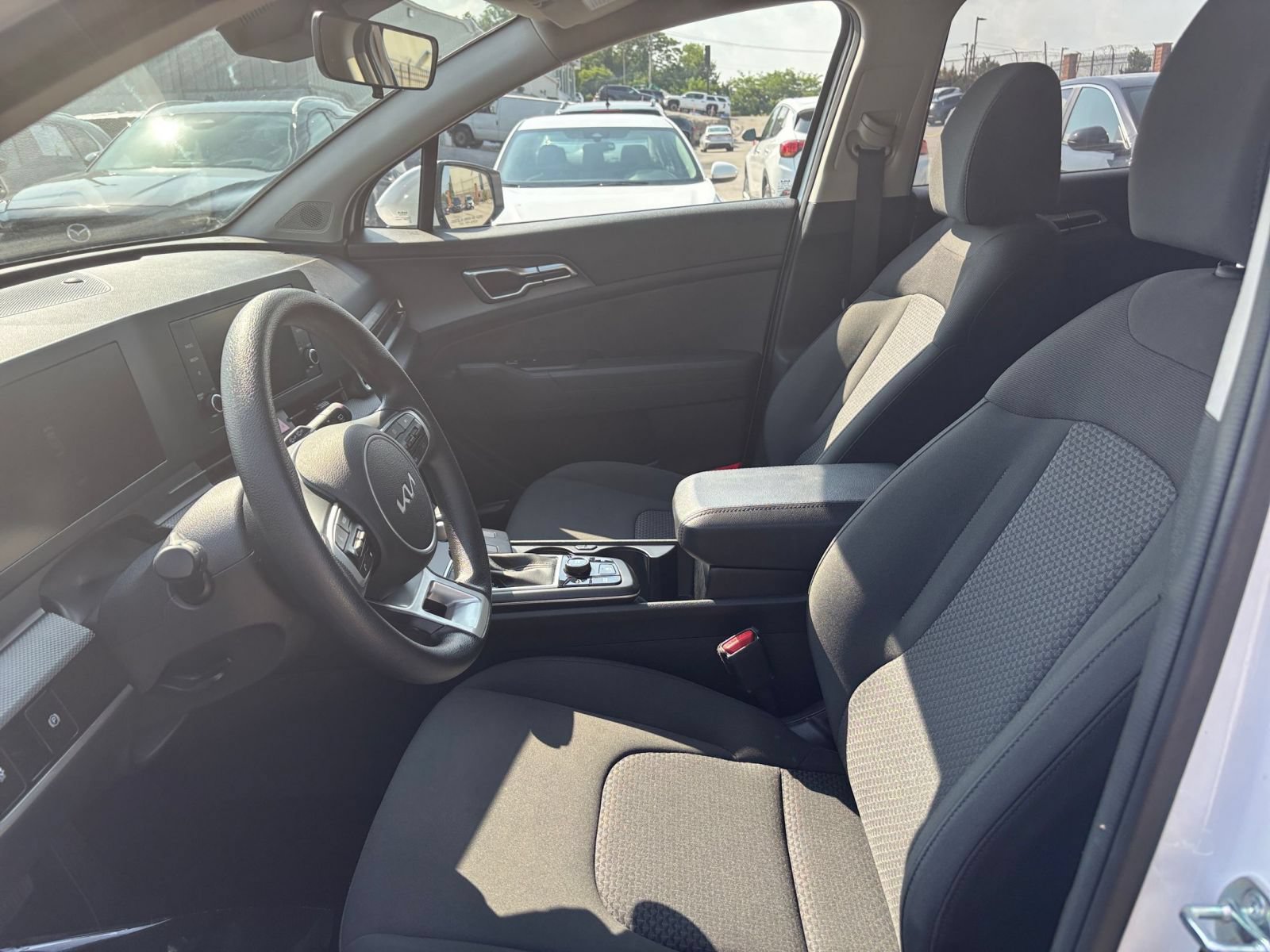 Used 2025 Kia Sportage LX FWD image 22