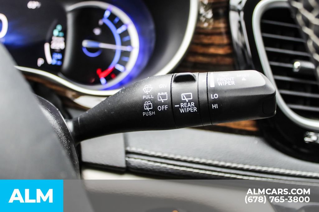 Used 2023 Chrysler Pacifica Limited image 30