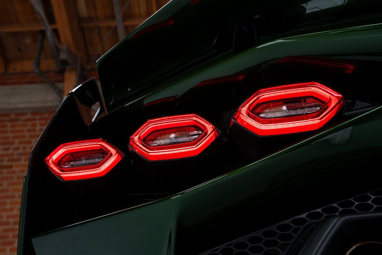 Used 2021 Lamborghini Sian Roadster image 47