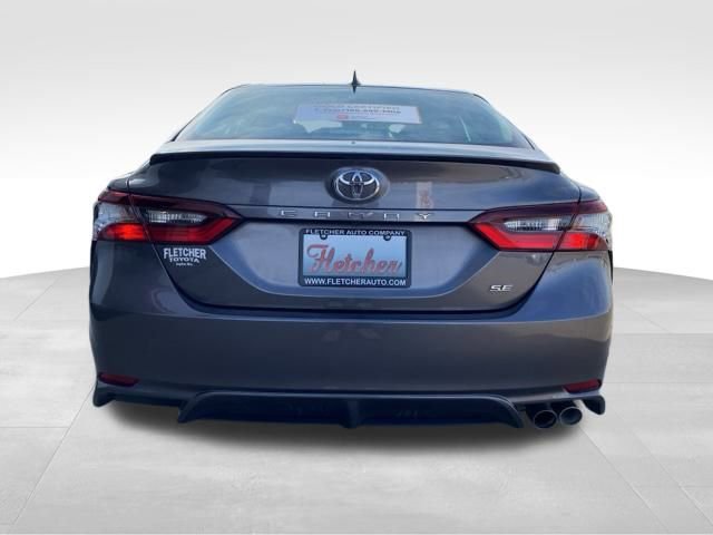 Used 2023 Toyota Camry SE image 3