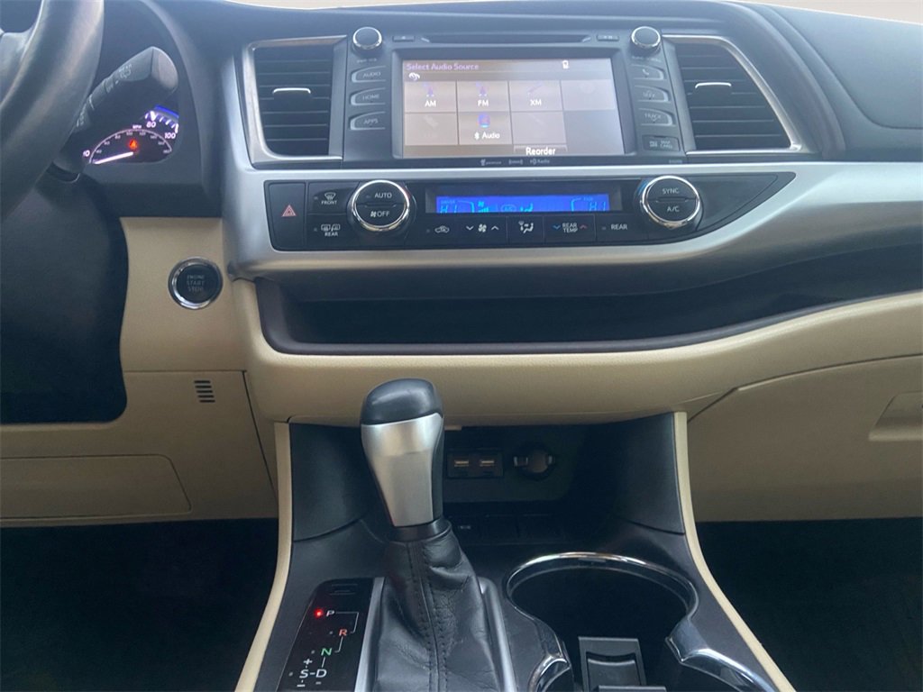 Used 2019 Toyota Highlander XLE image 11