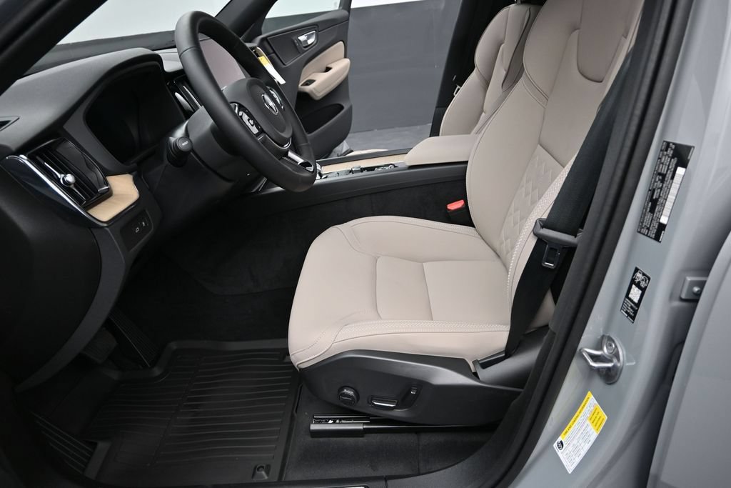 New 2026 Volvo XC60 T8 Plus w/ Climate Package PRO AWD/4WD image 10