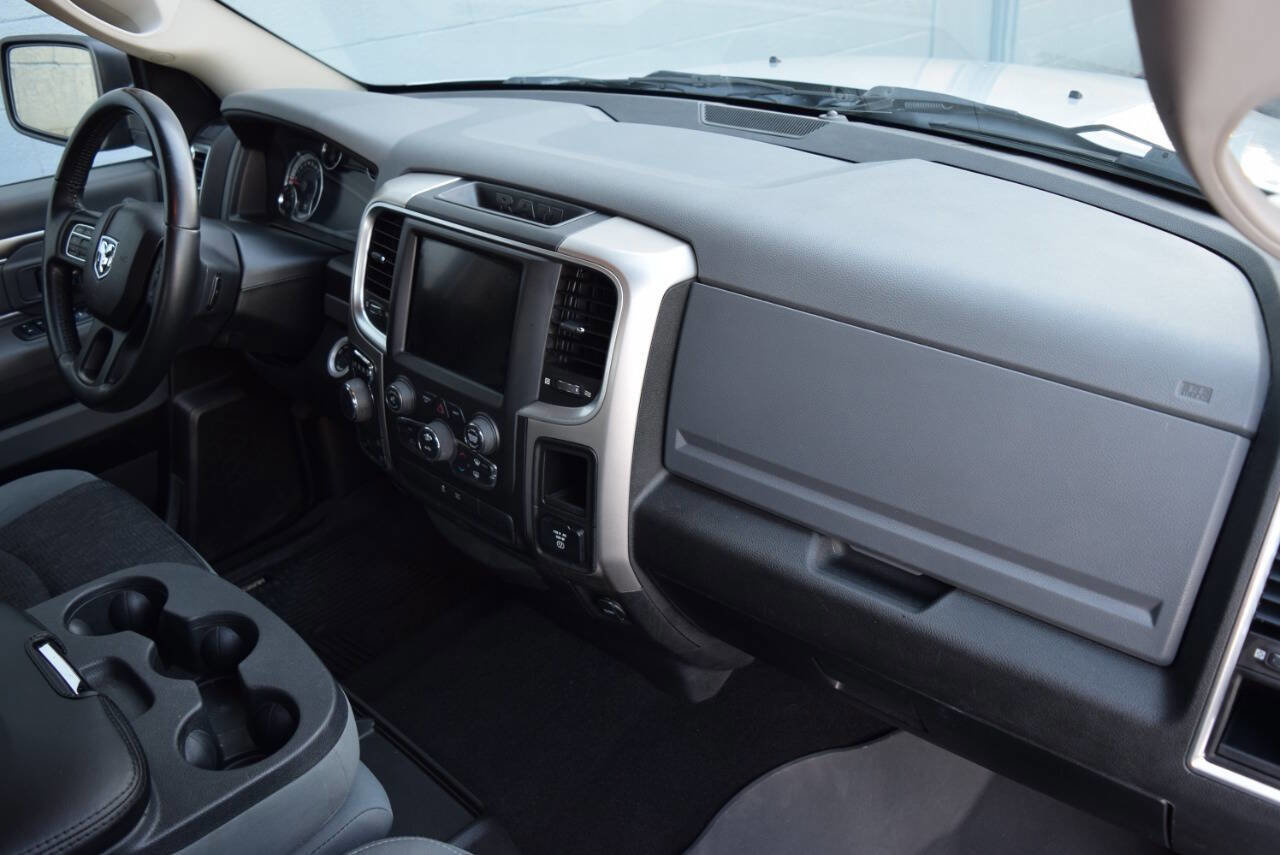 Used 2019 RAM 1500 Classic SLT w/ Luxury Group image 45