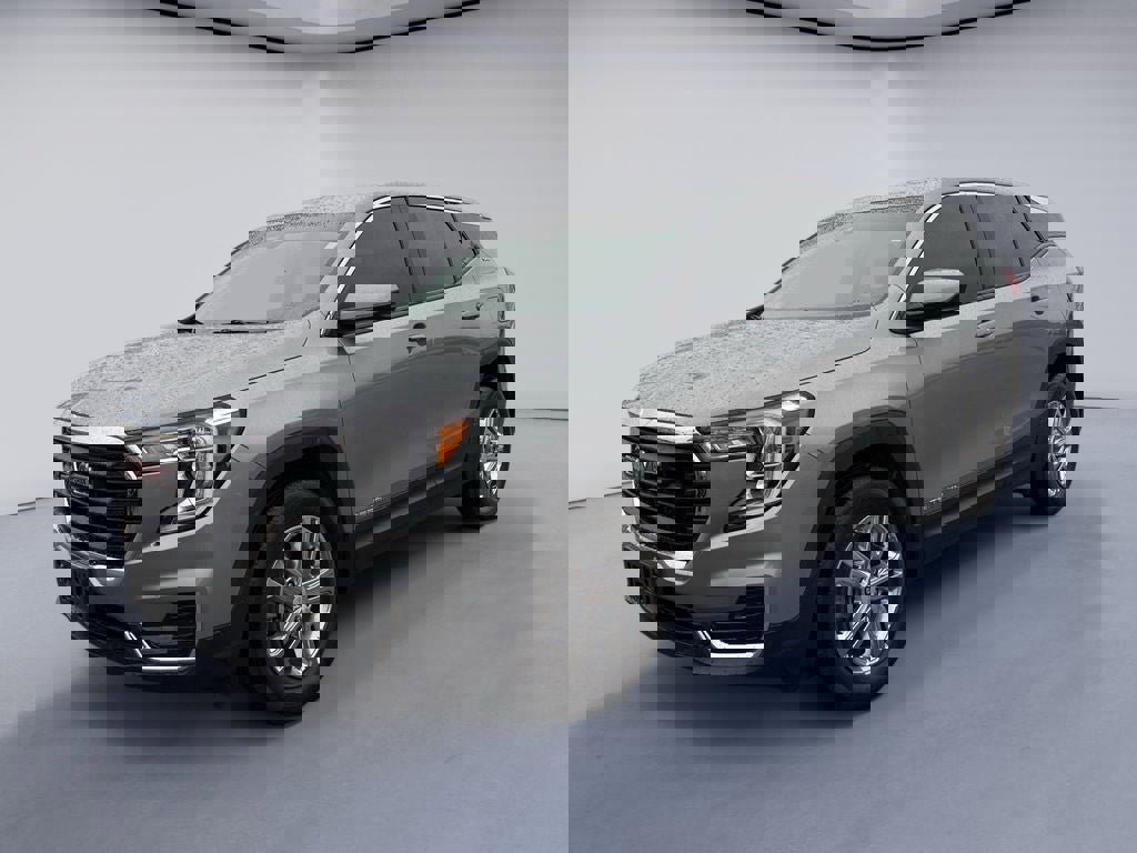 Used 2023 GMC Terrain SLE image 1