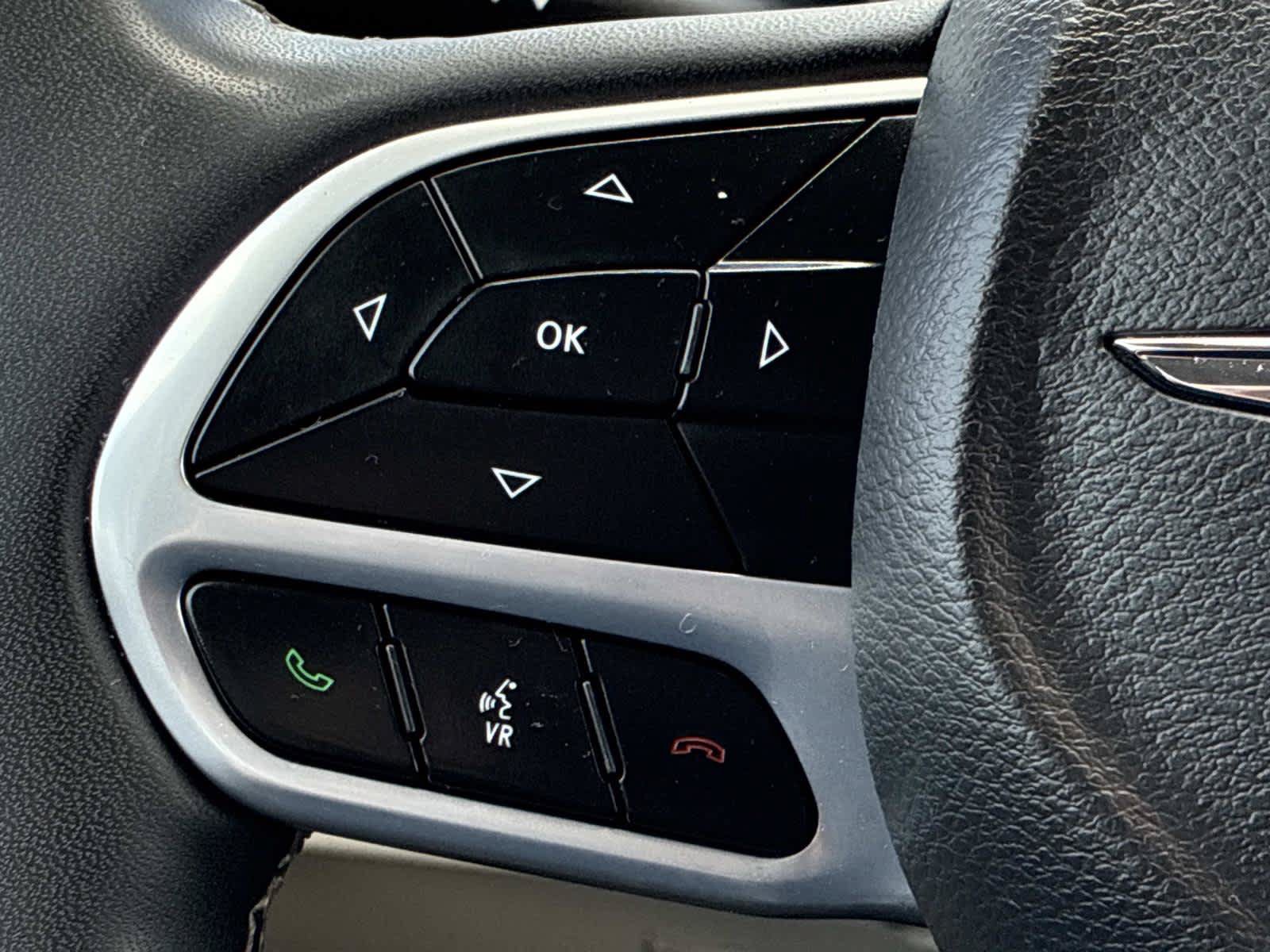 Certified 2024 Chrysler Pacifica Touring-L FWD image 26