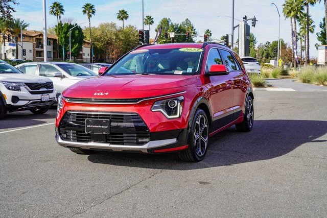 Certified 2023 Kia Niro EX Touring image 3