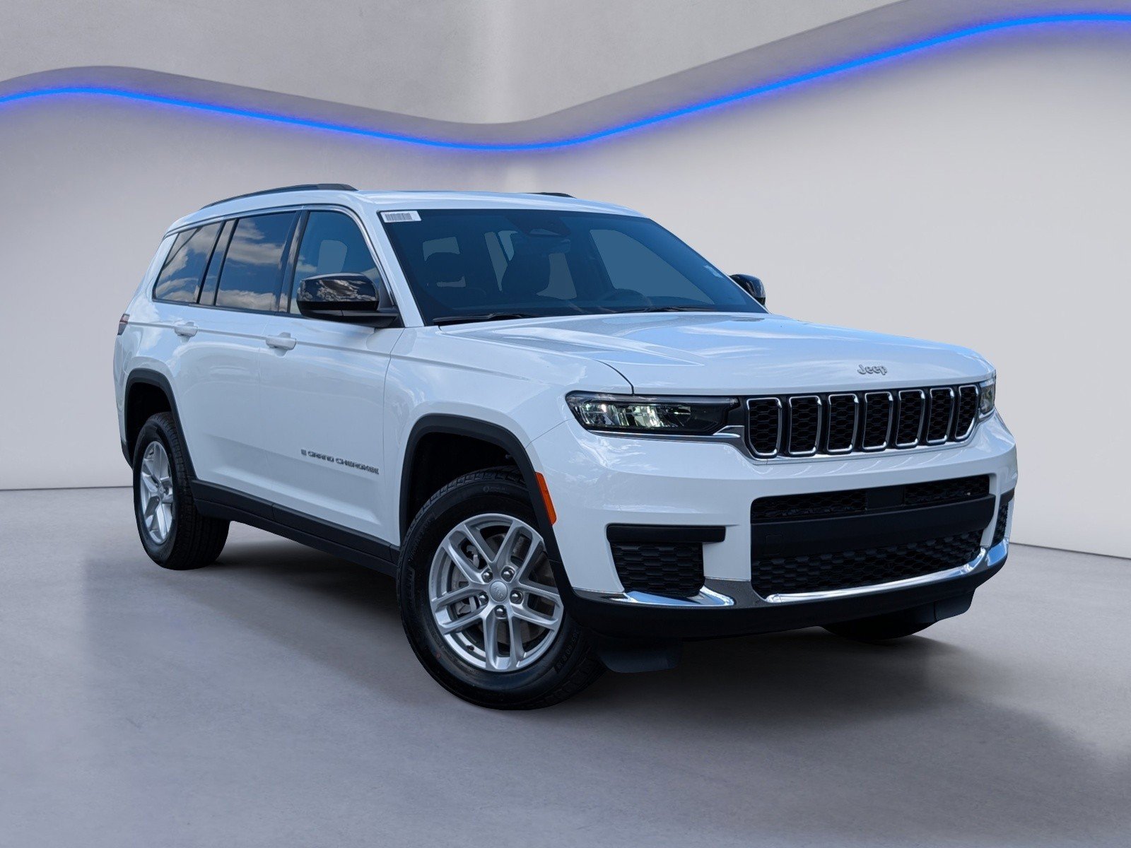 New 2025 Jeep Grand Cherokee L Laredo image 2