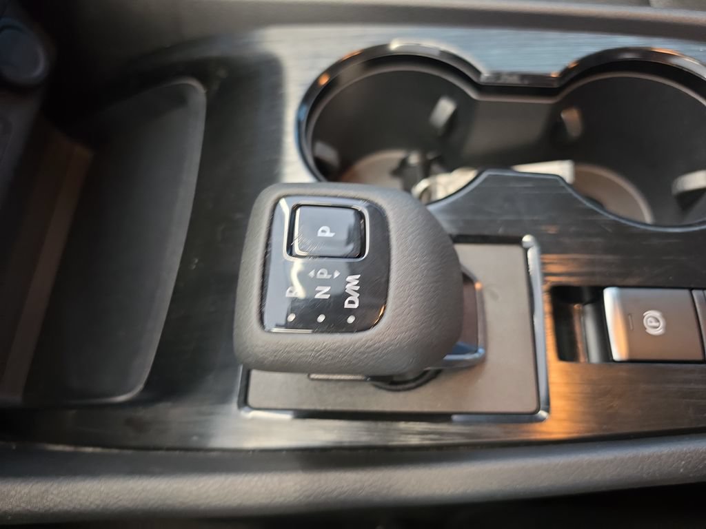 Used 2024 Nissan Rogue SV AWD/4WD image 29