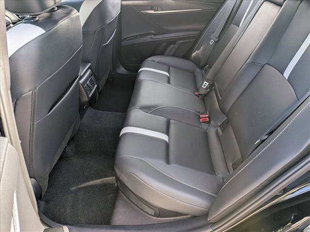 Used 2025 Toyota Camry SE image 18